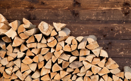 Why Seasoned Firewood Burns Better and Longer