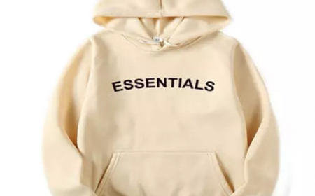 The Essentials Hoodie: A Blend of Style, Comfort, and Versatility