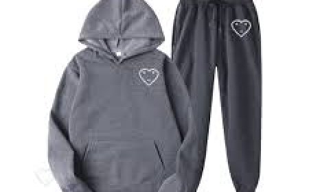 Carsicko Tracksuit: A Stylish Statement for All Seasons