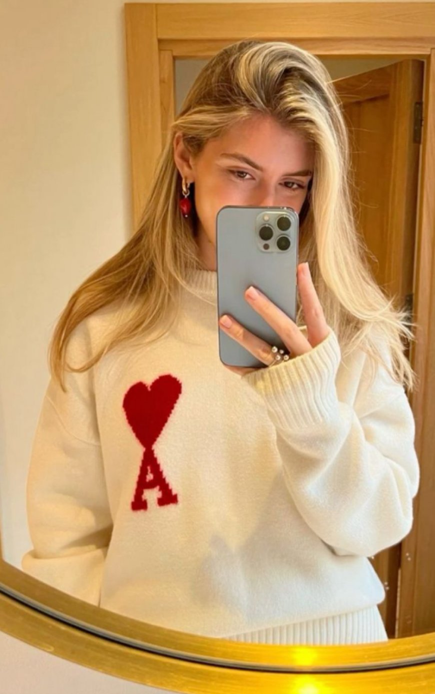 Pull Ami Paris A Staple in Modern Streetwear Wardrobes