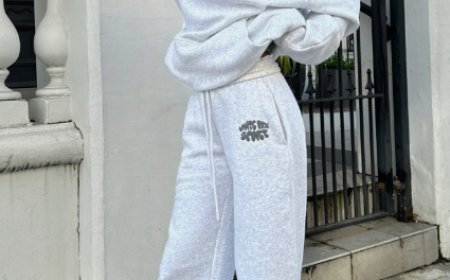 Arctic Elegance The Life of the White Fox