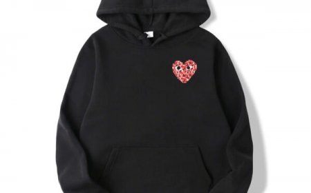 Commes des Garçons Hoodie: Simple Design, Maximum Impact