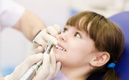 أهمية تنظيف وتلميع الأسنان للحصول على ابتسامة صحية