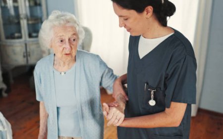 كيف تختار خدمة الرعاية المنزلية بعد الجراحة في الرياض؟