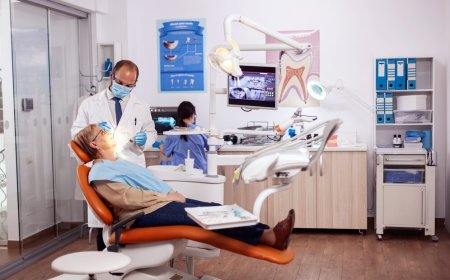 Surgery Dentist vs. General Dentist: Understanding the Difference and When to Visit Each
