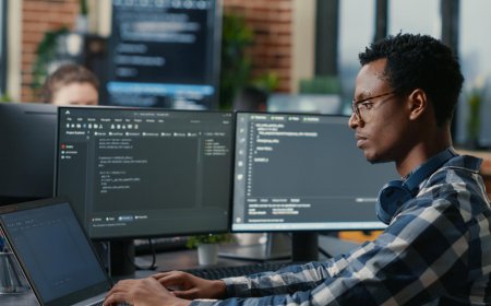 Why Digital Marketing Experts Are the Backbone of Online Advertising in 2025