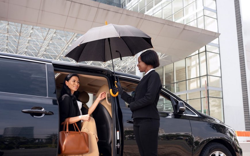 Luxury Black Car Service in EWR Airport