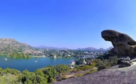 Explore the Natural Wonder of Toad Rock in Mount Abu
