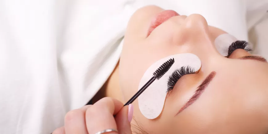 How Long Do Eyelash Extensions Last?
