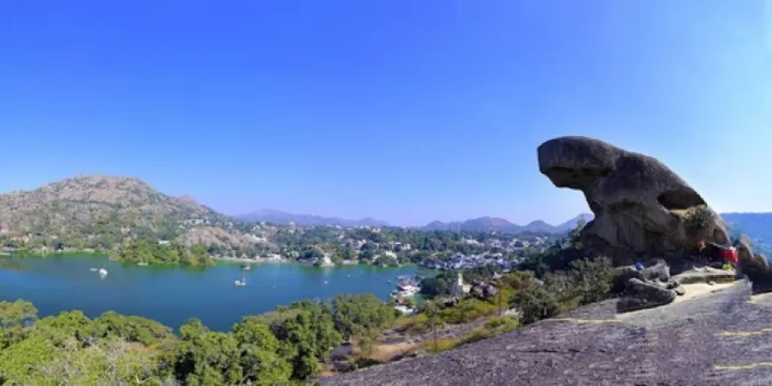 Explore the Natural Wonder of Toad Rock in Mount Abu