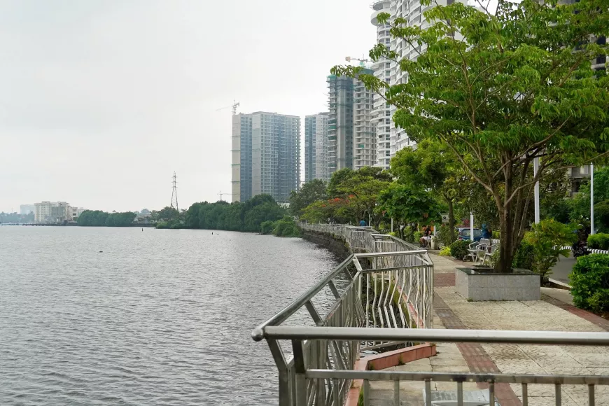 Enjoy Scenic Bliss at Marine Drive Kochi Kerala Waterfront