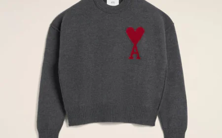 10 Reasons Fashion Lovers Can’t Get Enough of the Pull AMI Paris