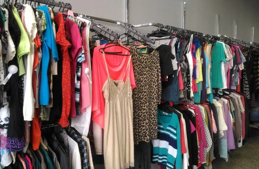 How to Build Loyalty with Customers Through Smart Wholesale Clothing, Scarves, and Accessories Choices