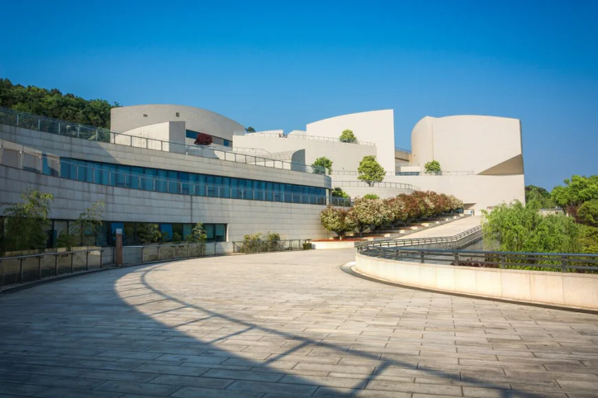 7 Cosy Maximalism Decor Ideas for a Vibrant Yet Relaxing Home