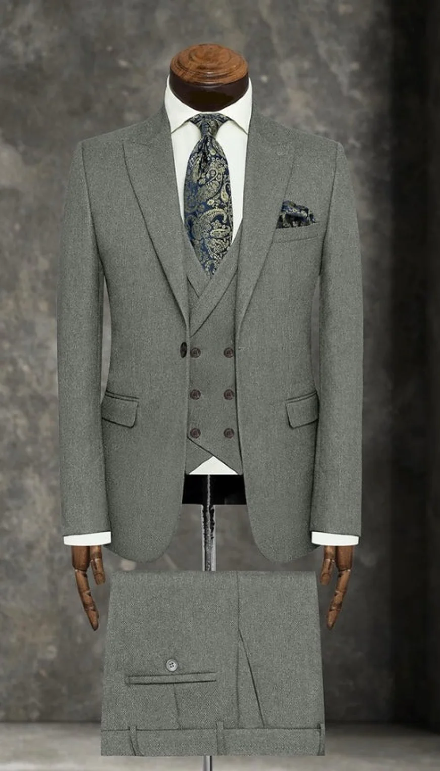 Pourquoi le costume mariage sur mesure homme en gris clair est la tendance à adopter