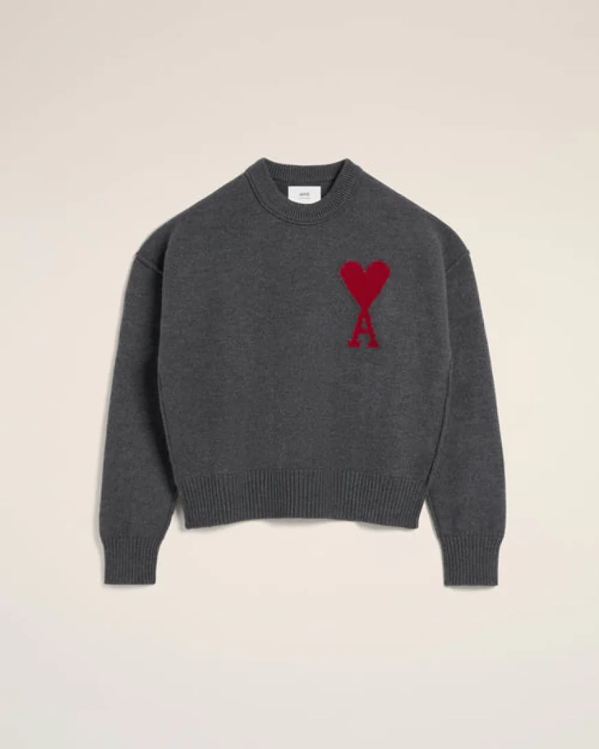 10 Reasons Fashion Lovers Can’t Get Enough of the Pull AMI Paris