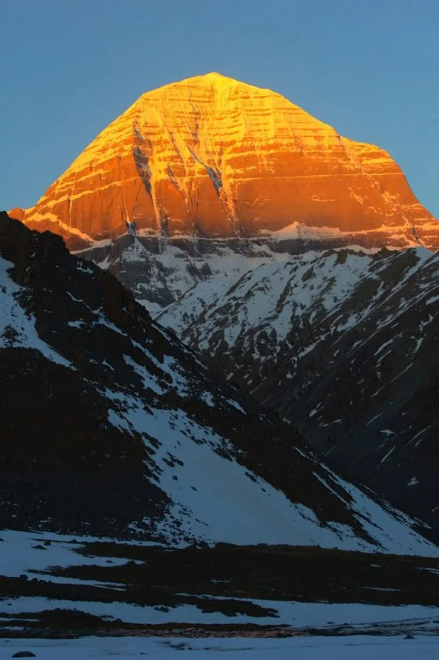 A Kailash Mansarovar Yatra by Helicopter – Sacred Ascent to Lord Shiva