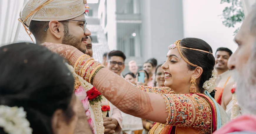 How can candid wedding photographers in Chennai help capture spontaneous family moments?
