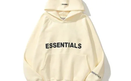 From Minimalist to Statement: Fashion Ways to Wear the Essentials Hoodie