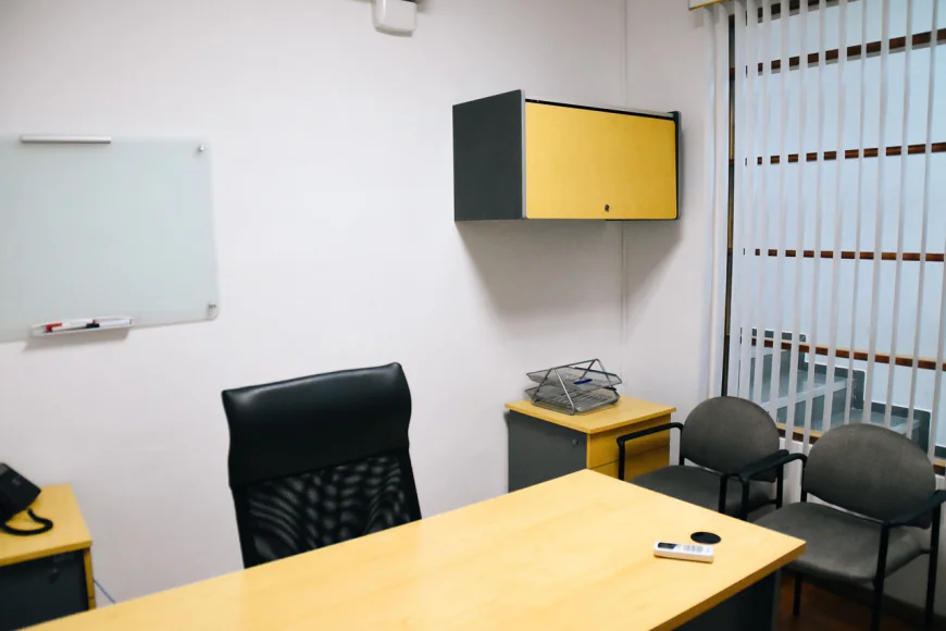 How Used Tables and Chairs Will Furnish Your Houston Office on a Budget