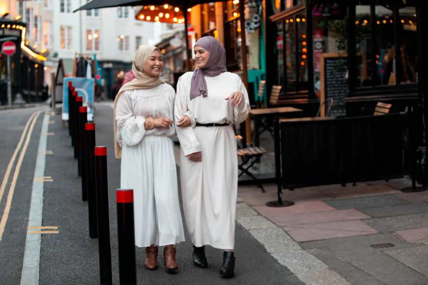 How Abayas Blend Tradition and Fashion