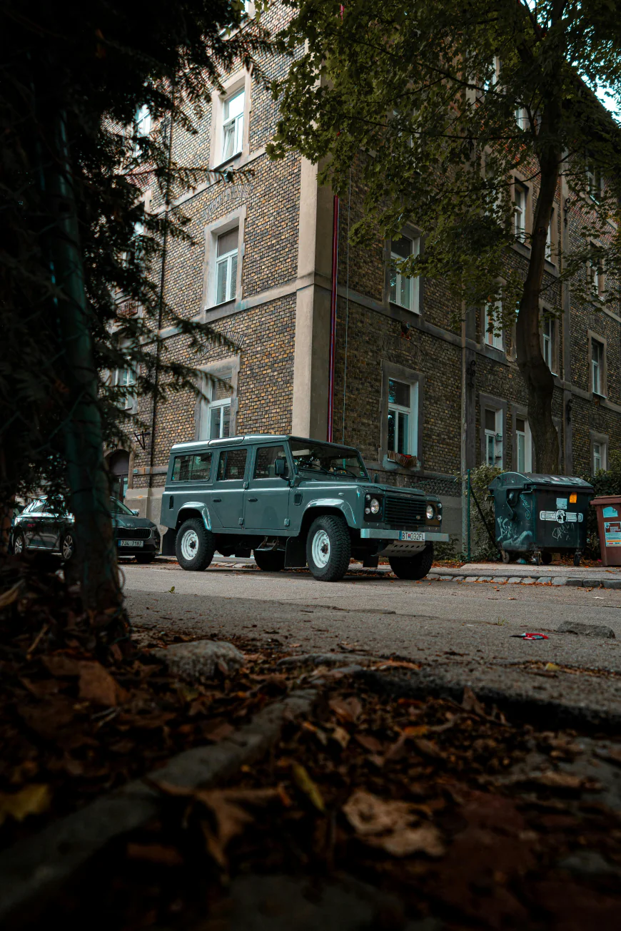 Custom vs. Vintage Defenders: Which Is the Right Choice for You?