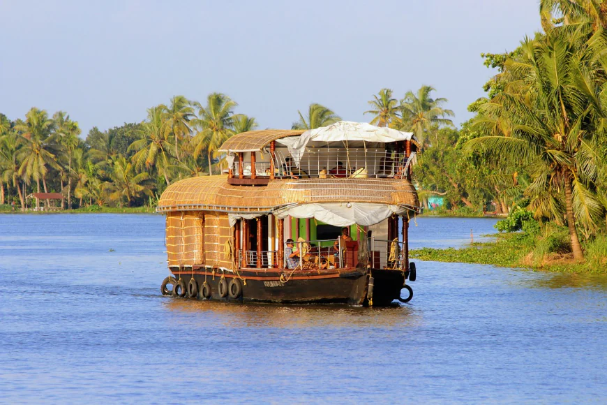 Explore Scenic Beauty with Kerala India Tours Packages