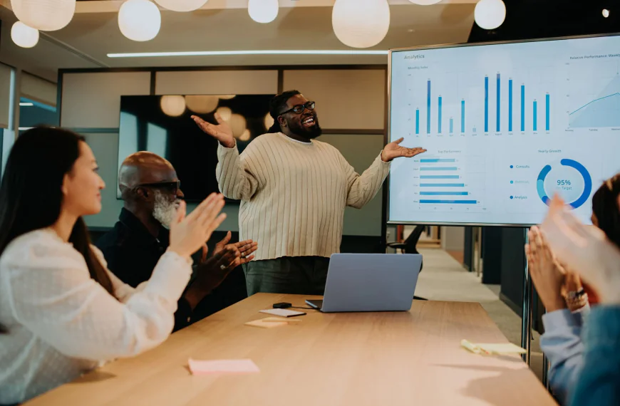 B2B Pitch Perfection: Crafting Decks That Win Enterprise Clients