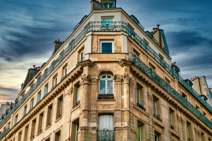 Vivre au Sommet: Splendide Toit Haussmannien | Alliance Partners International