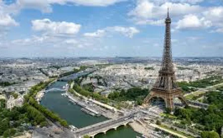  Stockholm to Paris Air Ticket Price Trends: Savvy Booking with BookFlight