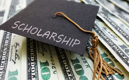 Scholarship Essay vs College Admission Essay: What’s the Difference?