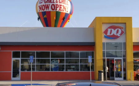 Tips For Hosting A Romantic Rooftop Dinner With Balloon Decor