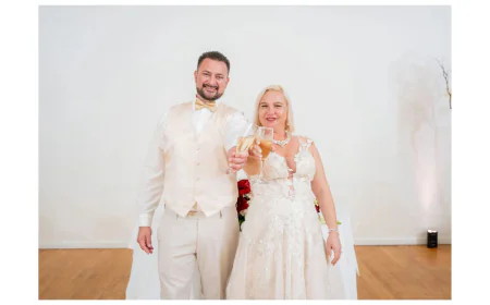 Are Candid Wedding Photographers Right for Your Small Celebration?