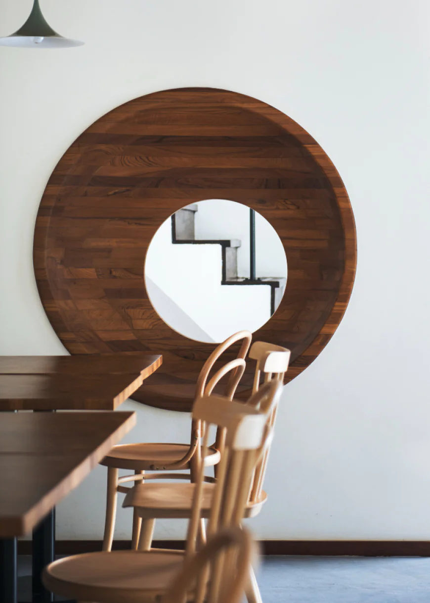 From Concave Mirror to Convex Elegance: Artistic Reflections for Modern Spaces