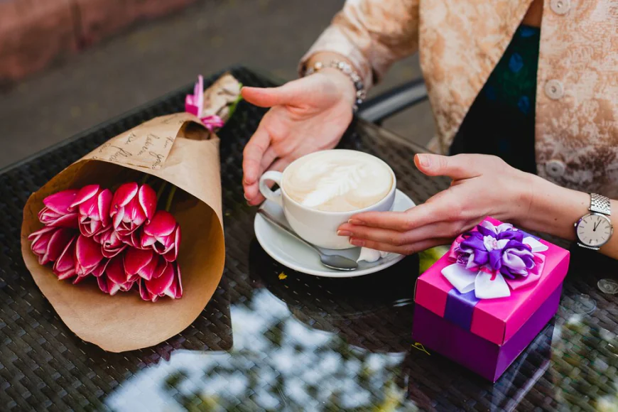 What Are the Best Anniversary Gifts for Mum and Dad to Celebrate Together