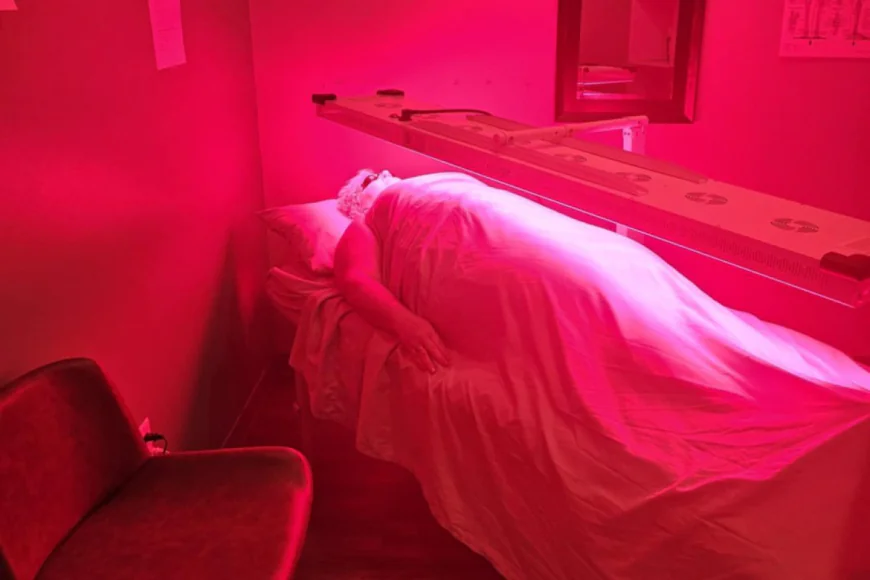 What Can You Expect During a Red Light Therapy Services Session?
