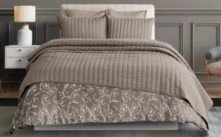 What is the Difference Between a Bedsheet and a Bed Cover?