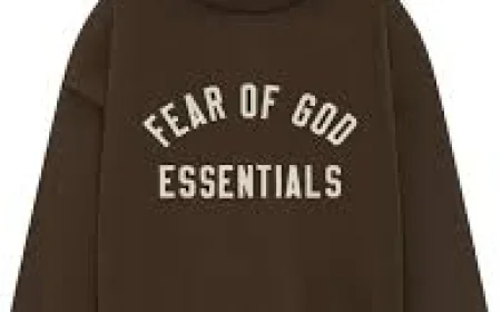 Essentials Hoodie: The Perfect Blend of Comfort, Minimalism, and Luxury Streetwear