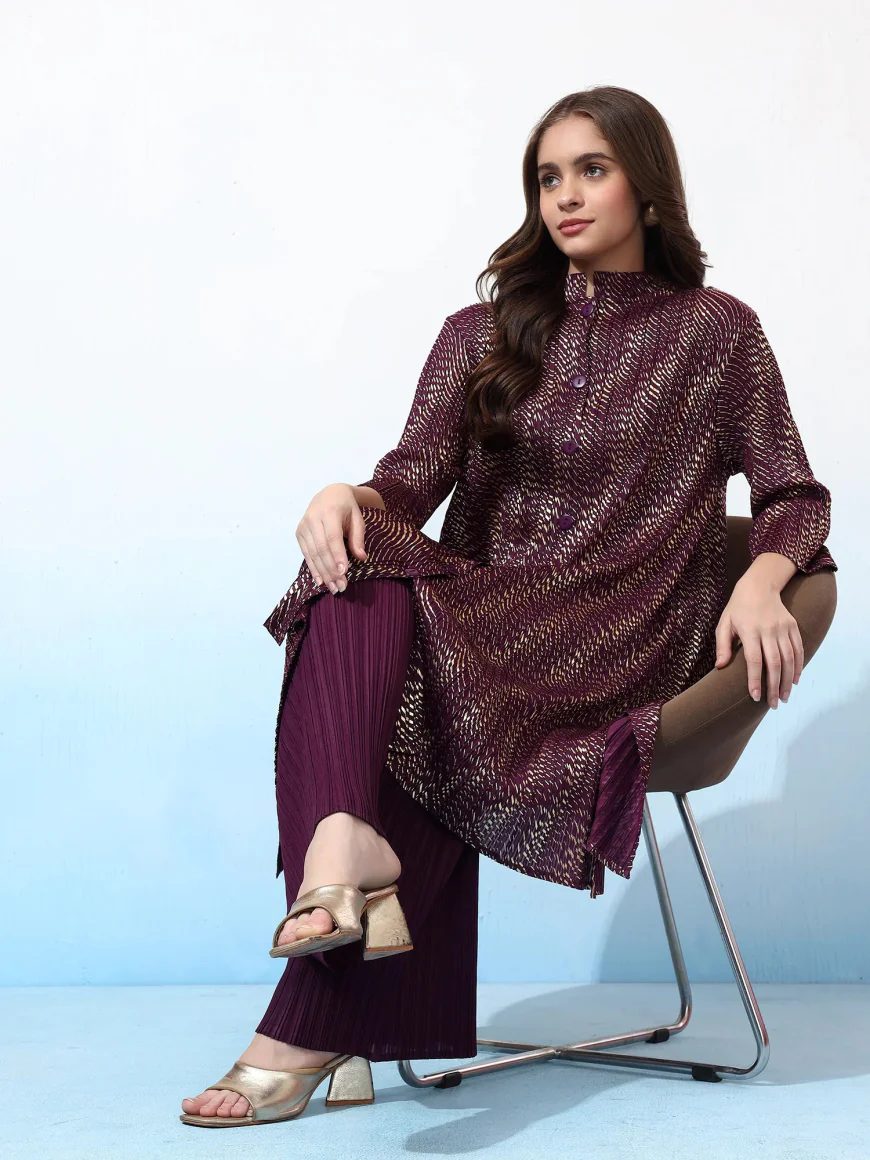 Stylish Christmas Dresses & Outfits for Women 2025