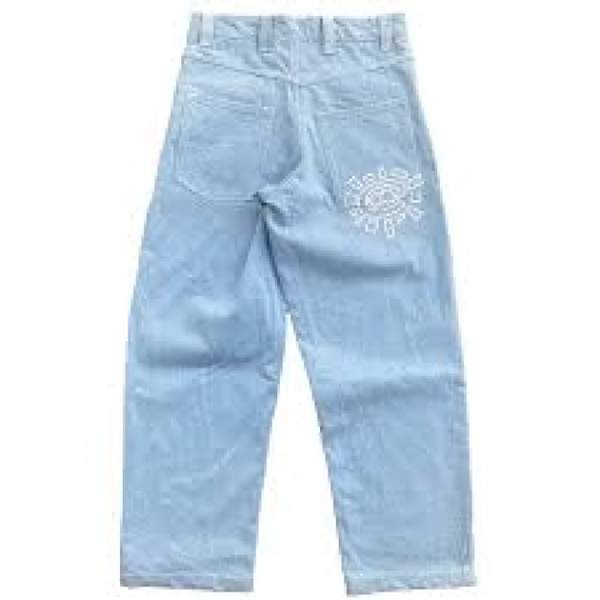 A Complete Guide to Jeans: Fits, Styles, and Fabrics