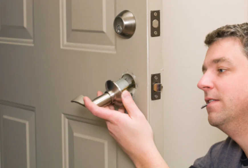 How Aurora Locksmiths Handle Broken or Damaged Locks