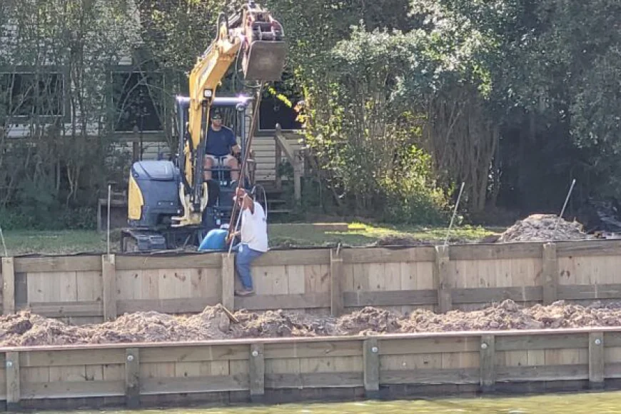 What Role Do Pile Driving Contractors Play in Waterfront Development?