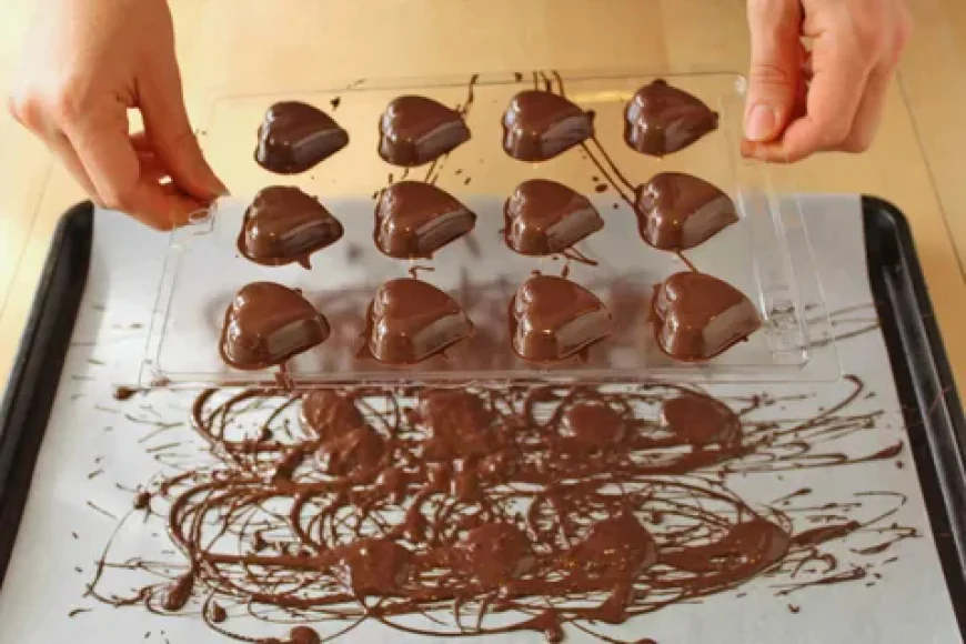 What Is a Candy Baking Form and How Do You Use It?