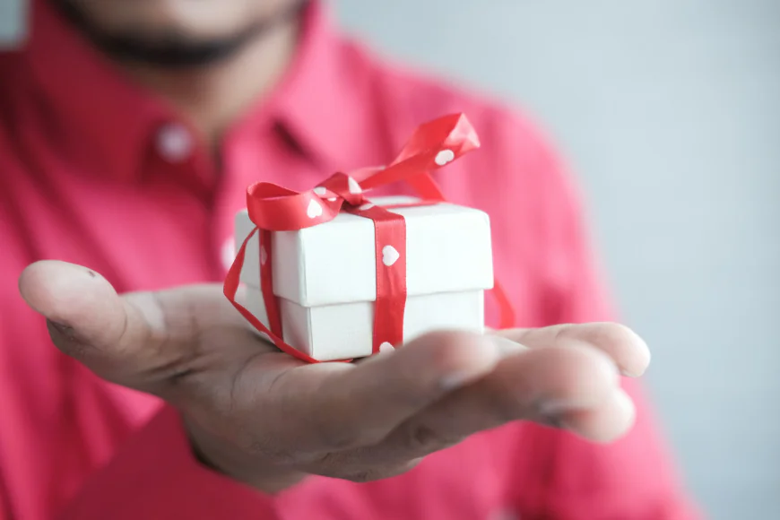 How Corporate Gifts Strengthen Business Relationships and Boost Brand Loyalty