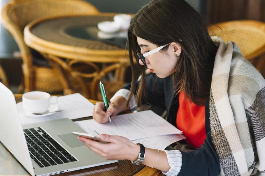 From AI to Authentic Writing: Why Hiring a Professional Essay Writer in 2025 Makes Sense