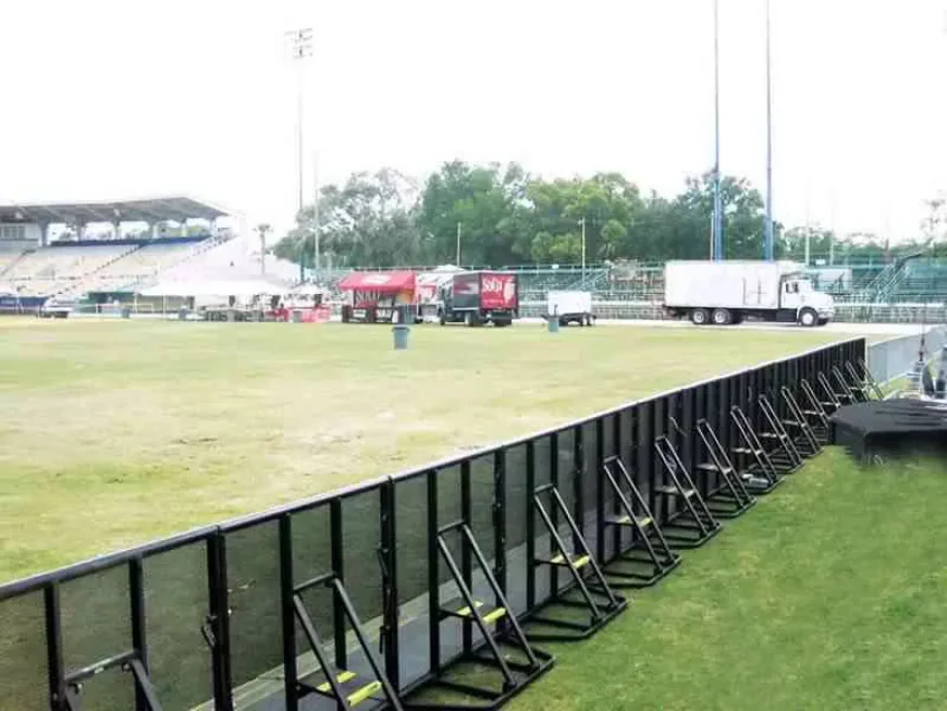 How Mojo Barricade on Rent Ensures Safety and Crowd Control at Large Gatherings