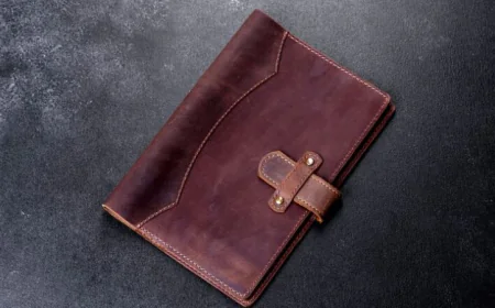Why Choose a Leather Padfolio for Your Business Meetings?