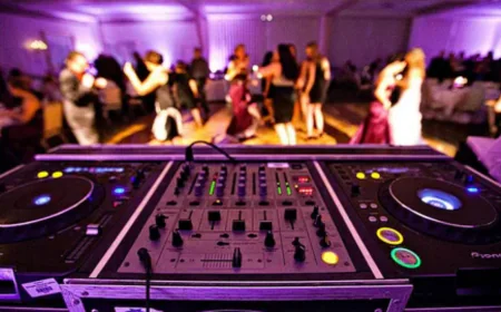 How Do DJ Services in Ontario Set the Right Mood?