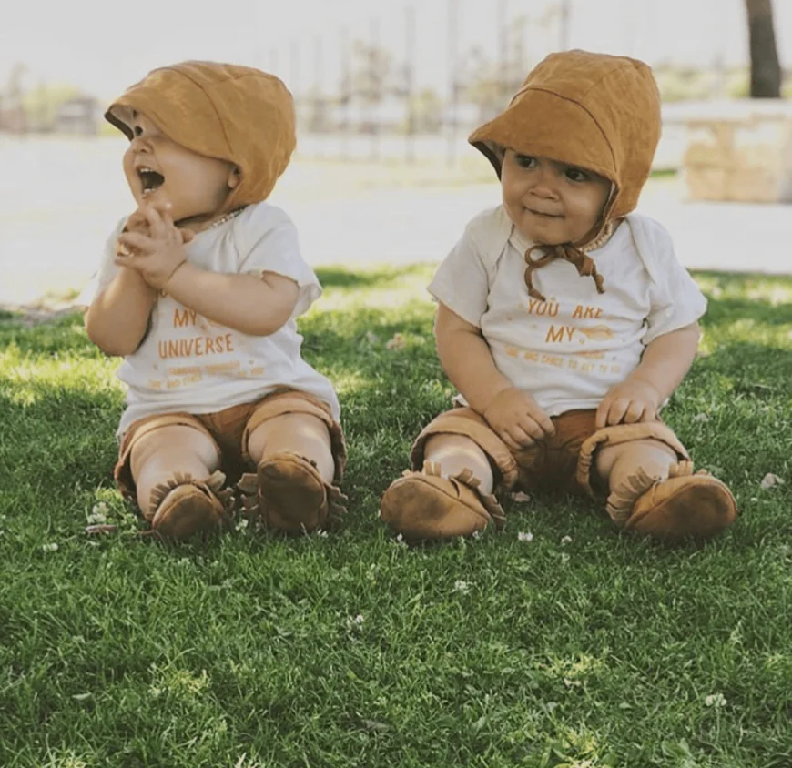 What Are the Best Seasonal Outfits for Twin Baby Girls?