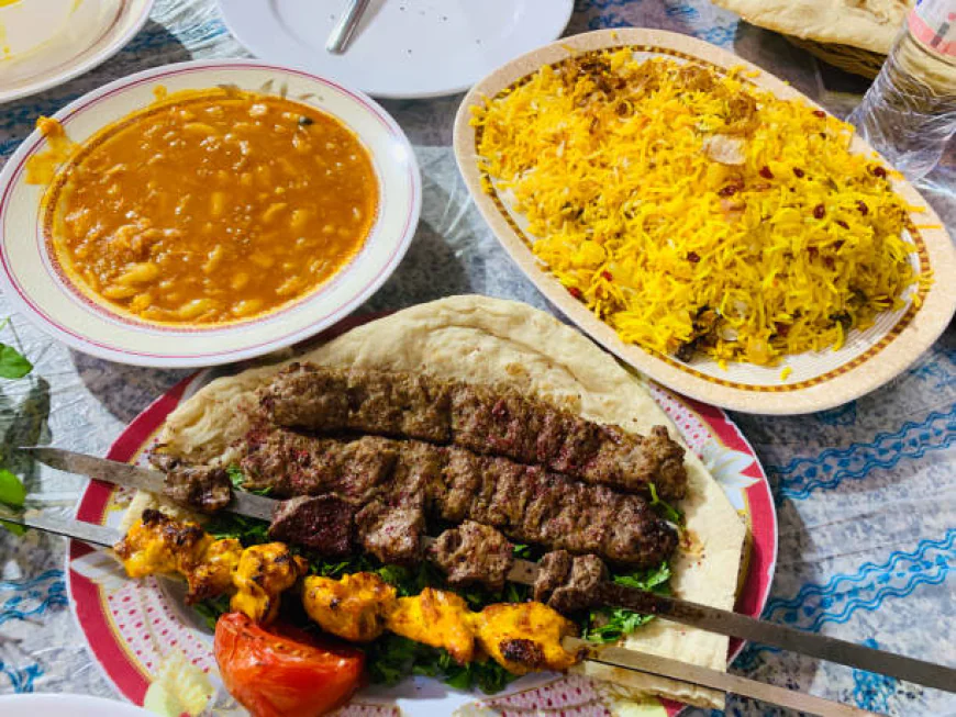 اكتشاف المأكولات الكويتية: أطباق يجب أن تجربها
